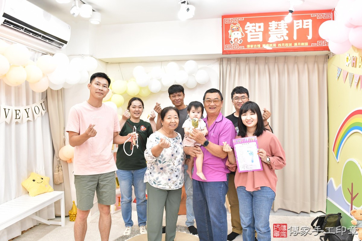 傳家手工印章高雄店、美式抓周、抓周道具、未來職業、滿周歲、淇淇寶寶、高雄市、拍照、生日快樂