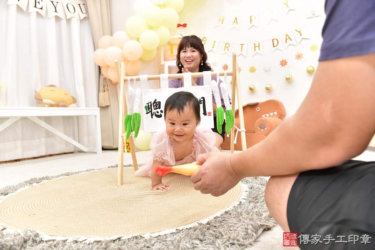 傳家手工印章高雄店、美式抓周、抓周道具、未來職業、滿周歲、媗媗寶寶、高雄市、拍照、生日快樂