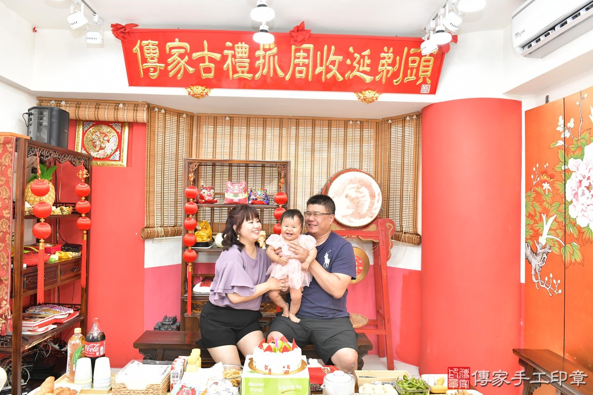 傳家手工印章高雄店、美式抓周、抓周道具、未來職業、滿周歲、媗媗寶寶、高雄市、拍照、生日快樂