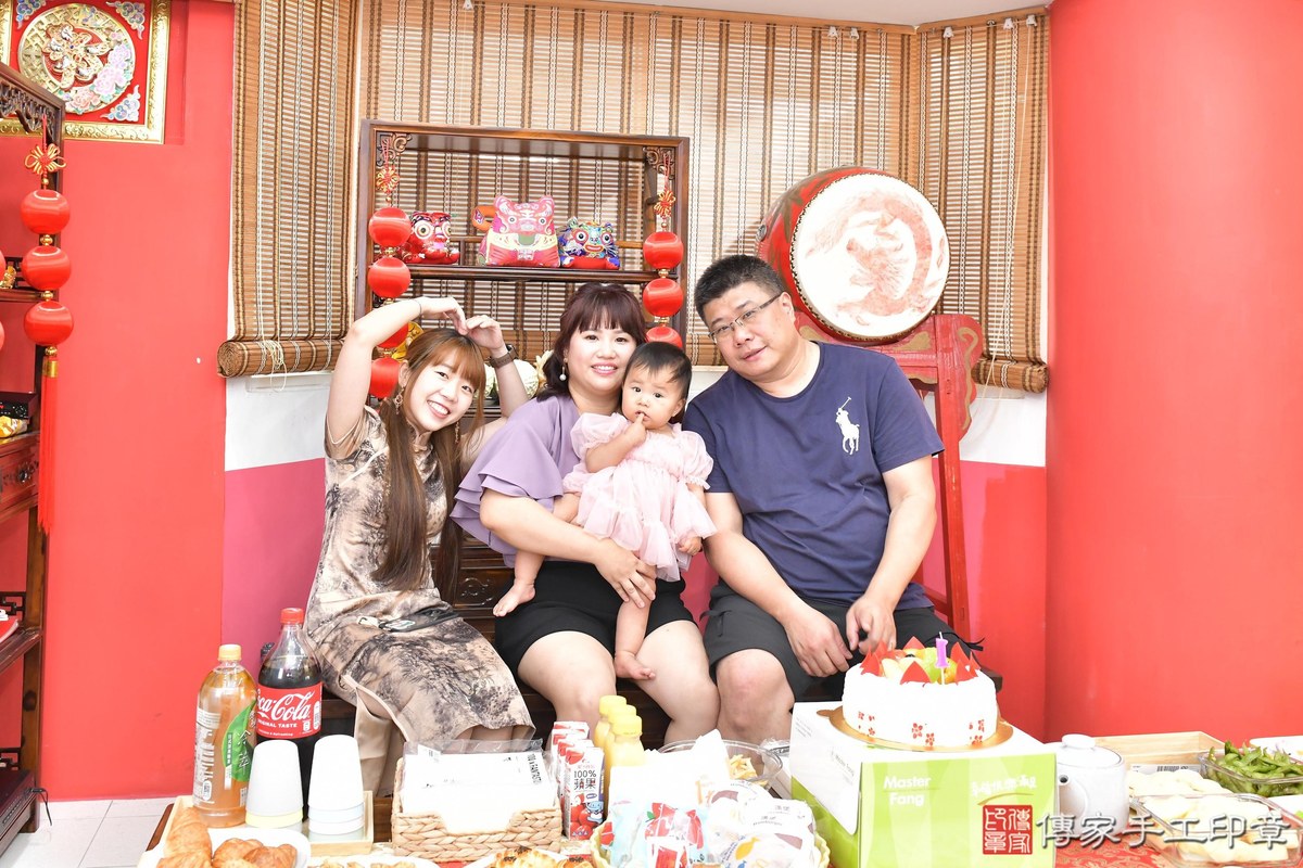 傳家手工印章高雄店、美式抓周、抓周道具、未來職業、滿周歲、媗媗寶寶、高雄市、拍照、生日快樂