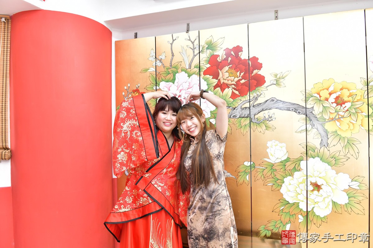 傳家手工印章高雄店、美式抓周、抓周道具、未來職業、滿周歲、媗媗寶寶、高雄市、拍照、生日快樂
