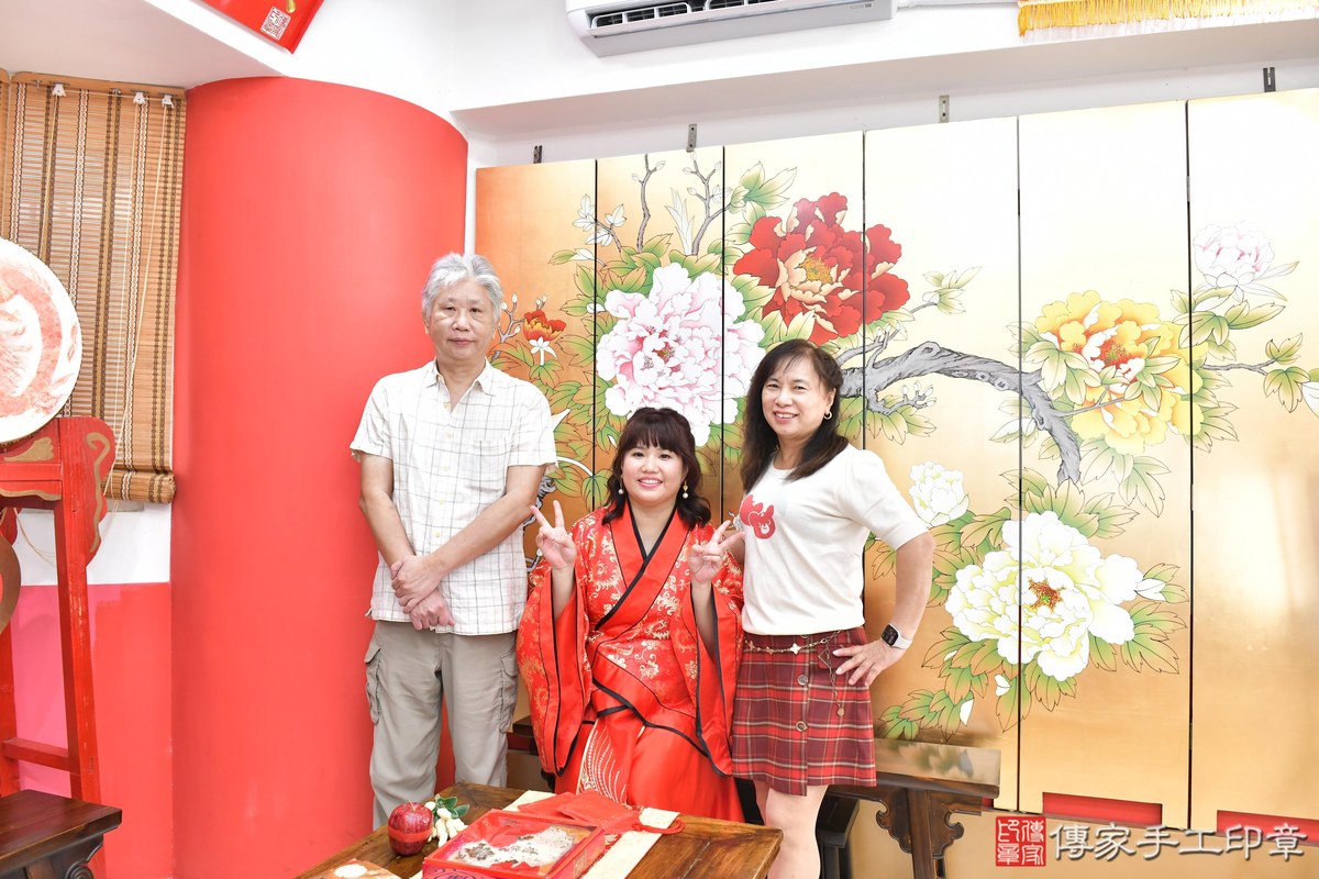 傳家手工印章高雄店、美式抓周、抓周道具、未來職業、滿周歲、媗媗寶寶、高雄市、拍照、生日快樂