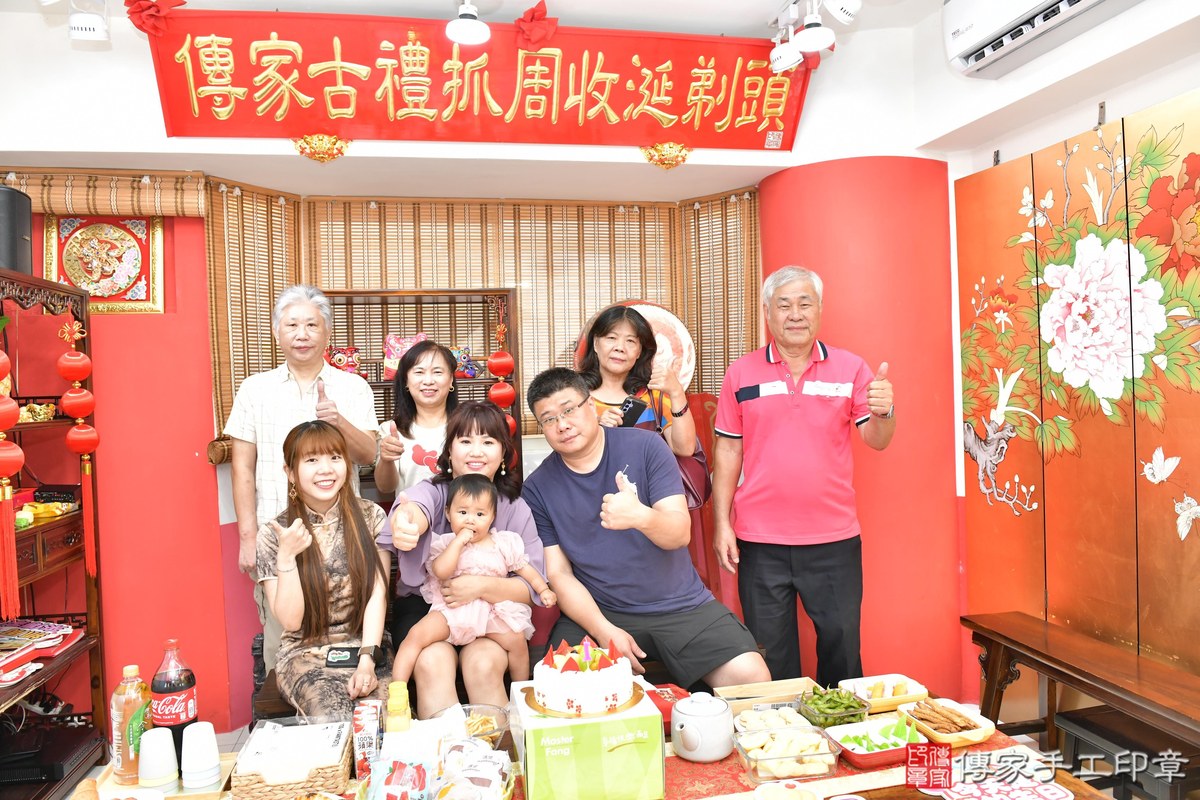 傳家手工印章高雄店、美式抓周、抓周道具、未來職業、滿周歲、媗媗寶寶、高雄市、拍照、生日快樂