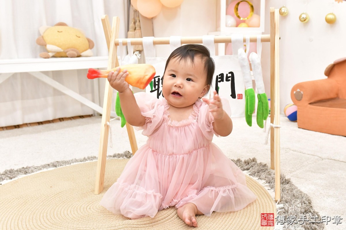 傳家手工印章高雄店、美式抓周、抓周道具、未來職業、滿周歲、媗媗寶寶、高雄市、拍照、生日快樂