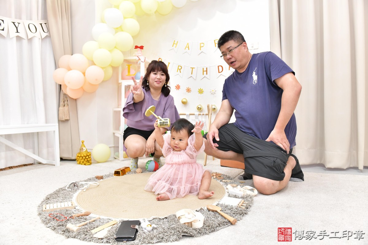 傳家手工印章高雄店、美式抓周、抓周道具、未來職業、滿周歲、媗媗寶寶、高雄市、拍照、生日快樂