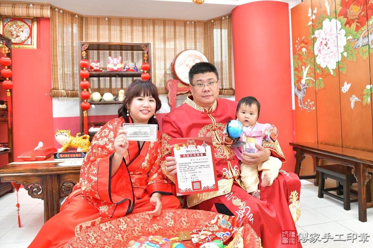 傳家手工印章高雄店、美式抓周、抓周道具、未來職業、滿周歲、媗媗寶寶、高雄市、拍照、生日快樂