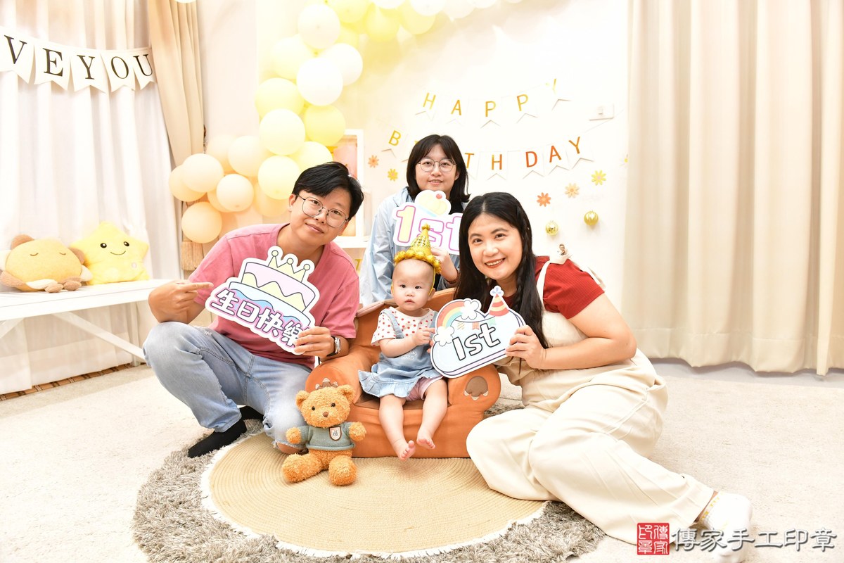 傳家手工印章高雄店、抓周、度晬、中國風會場、抓周道具物品、抓周證書、滿周歲、棠棠寶寶、高雄市、拍照、生日快樂