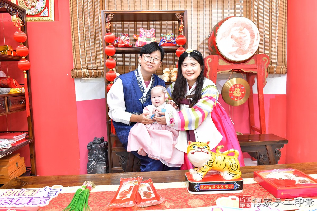 傳家手工印章高雄店、抓周、度晬、中國風會場、抓周道具物品、抓周證書、滿周歲、棠棠寶寶、高雄市、拍照、生日快樂