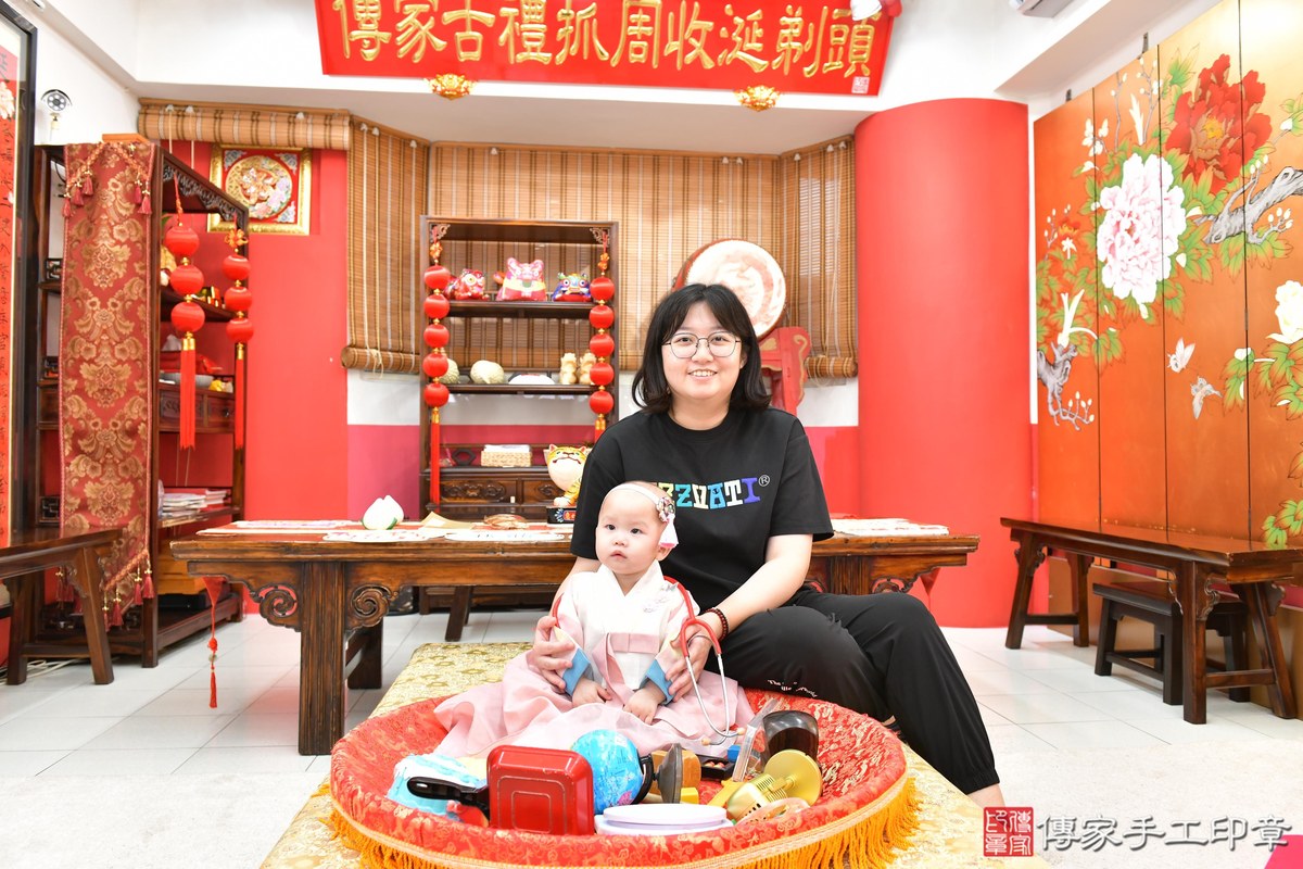 傳家手工印章高雄店、抓周、度晬、中國風會場、抓周道具物品、抓周證書、滿周歲、棠棠寶寶、高雄市、拍照、生日快樂