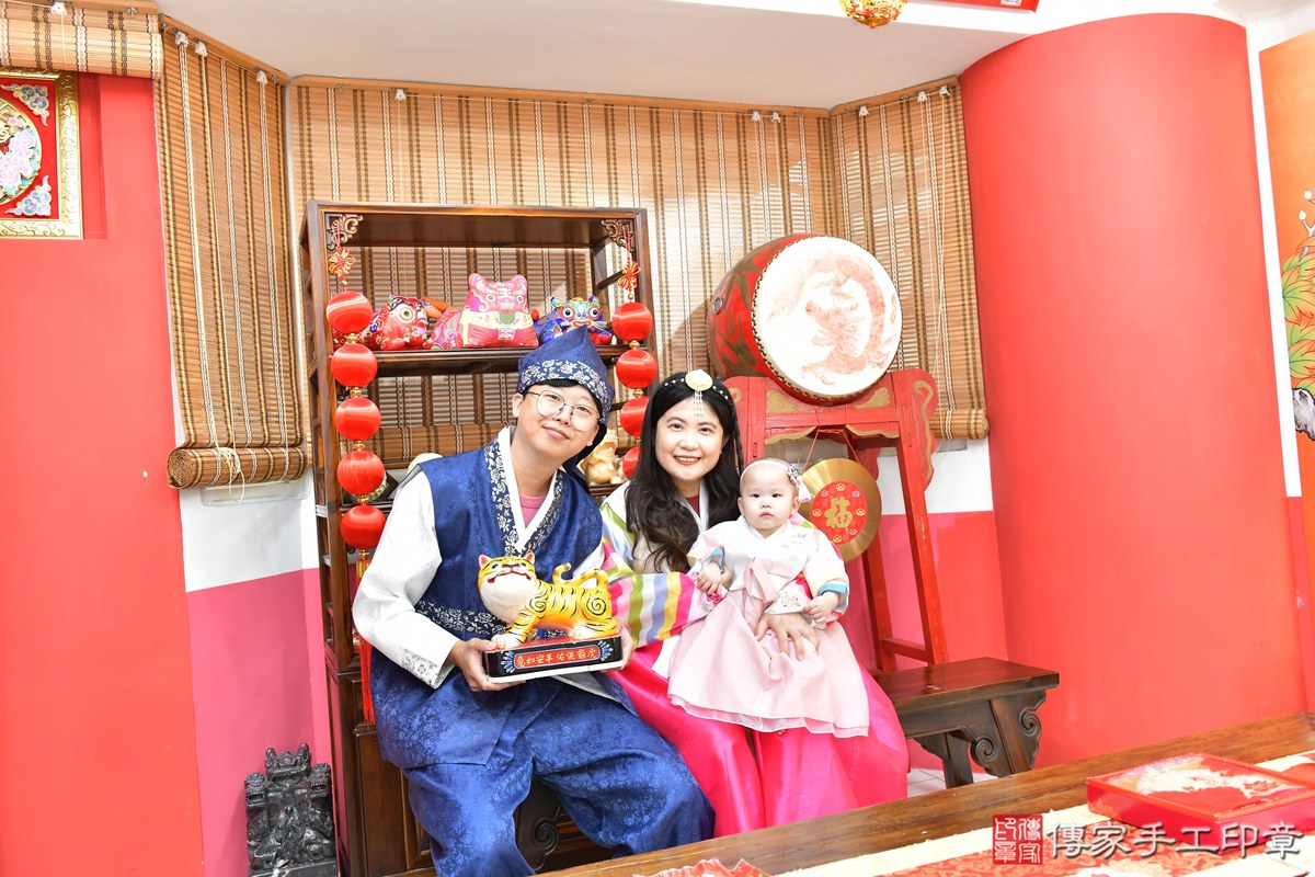 傳家手工印章高雄店、抓周、度晬、中國風會場、抓周道具物品、抓周證書、滿周歲、棠棠寶寶、高雄市、拍照、生日快樂
