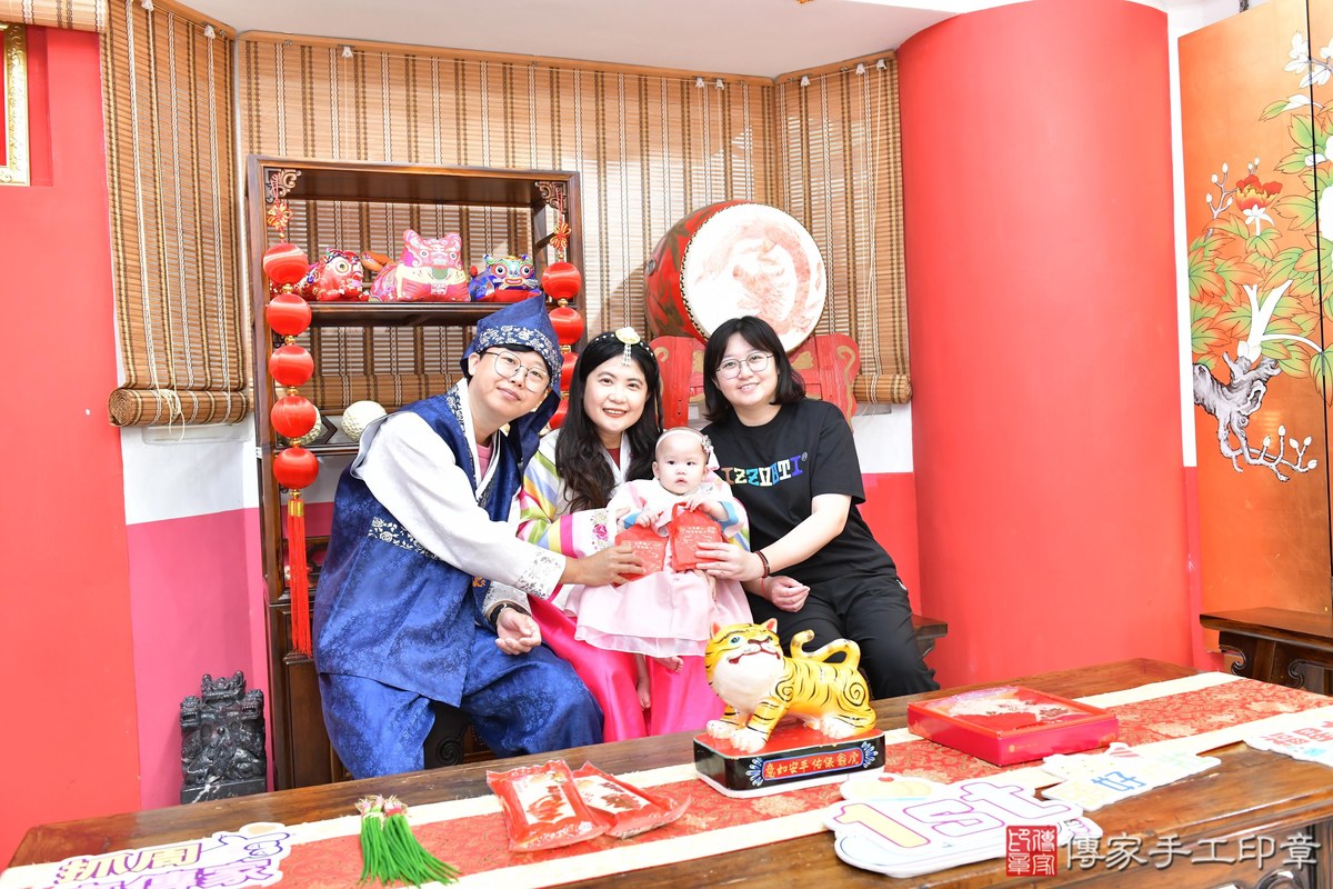 傳家手工印章高雄店、抓周、度晬、中國風會場、抓周道具物品、抓周證書、滿周歲、棠棠寶寶、高雄市、拍照、生日快樂