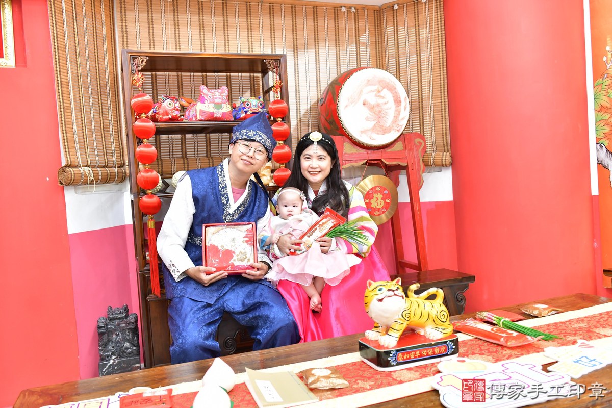傳家手工印章高雄店、抓周、度晬、中國風會場、抓周道具物品、抓周證書、滿周歲、棠棠寶寶、高雄市、拍照、生日快樂