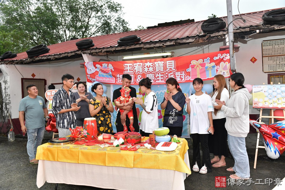 傳家手工印章高雄店、抓周、度晬、中國風會場、抓周道具物品、抓周證書、滿周歲、小宥寶寶、高雄市、拍照、生日快樂