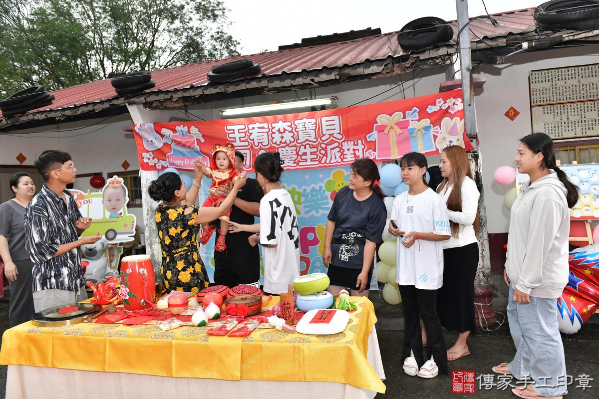 傳家手工印章高雄店、抓周、度晬、中國風會場、抓周道具物品、抓周證書、滿周歲、小宥寶寶、高雄市、拍照、生日快樂