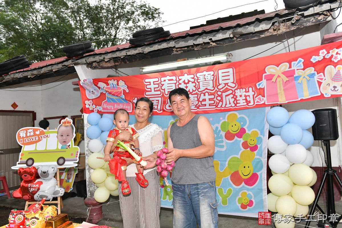 傳家手工印章高雄店、抓周、度晬、中國風會場、抓周道具物品、抓周證書、滿周歲、小宥寶寶、高雄市、拍照、生日快樂