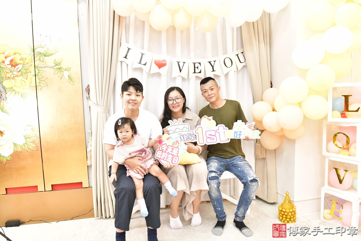 傳家手工印章高雄店、抓周、度晬、中國風會場、抓周道具物品、抓周證書、滿周歲、桐桐寶寶、高雄市、拍照、生日快樂