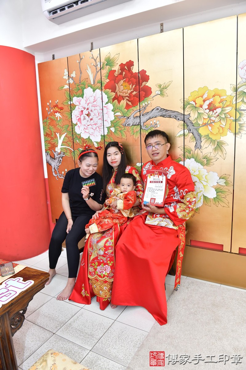 傳家手工印章高雄店、抓周、度晬、中國風會場、抓周道具物品、抓周證書、滿周歲、小紘寶寶、高雄市、拍照、生日快樂