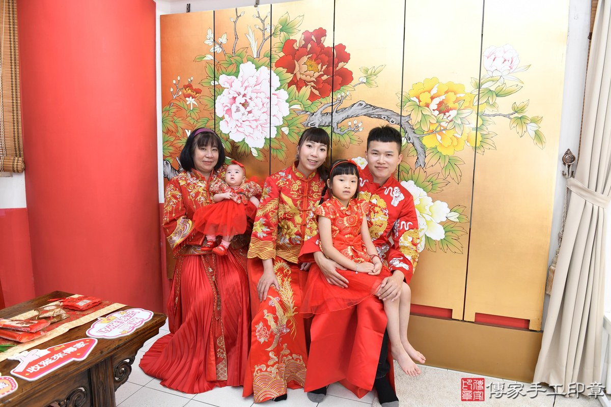 傳家手工印章高雄店、收涎、四個月、收涎餅、吉祥話、靜靜寶寶、高雄市、拍照、生日快樂