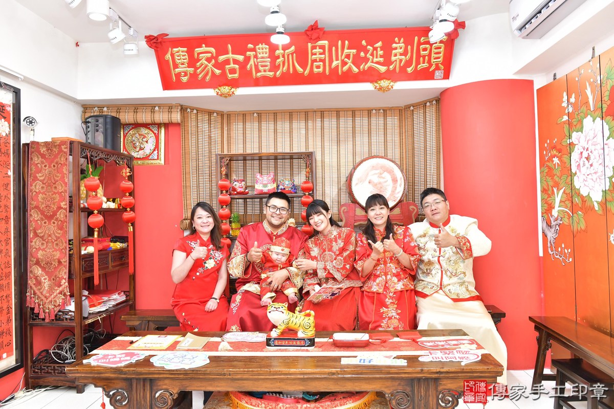 傳家手工印章高雄店、收涎、四個月、收涎餅、吉祥話、宸宸寶寶、高雄市、拍照、生日快樂