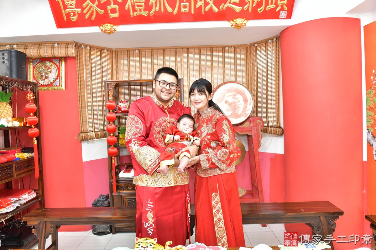 傳家手工印章高雄店、收涎、四個月、收涎餅、吉祥話、宸宸寶寶、高雄市、拍照、生日快樂