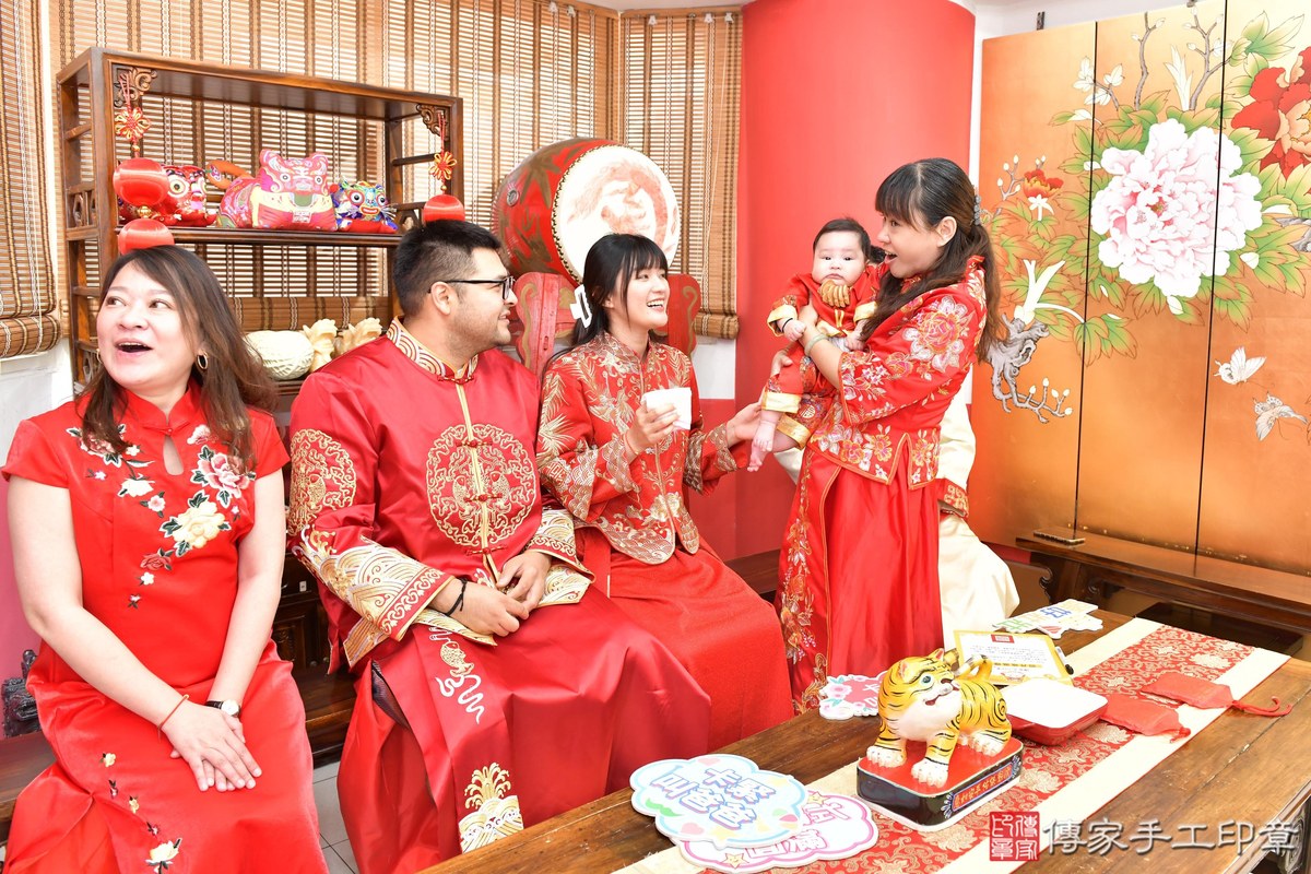 傳家手工印章高雄店、收涎、四個月、收涎餅、吉祥話、宸宸寶寶、高雄市、拍照、生日快樂