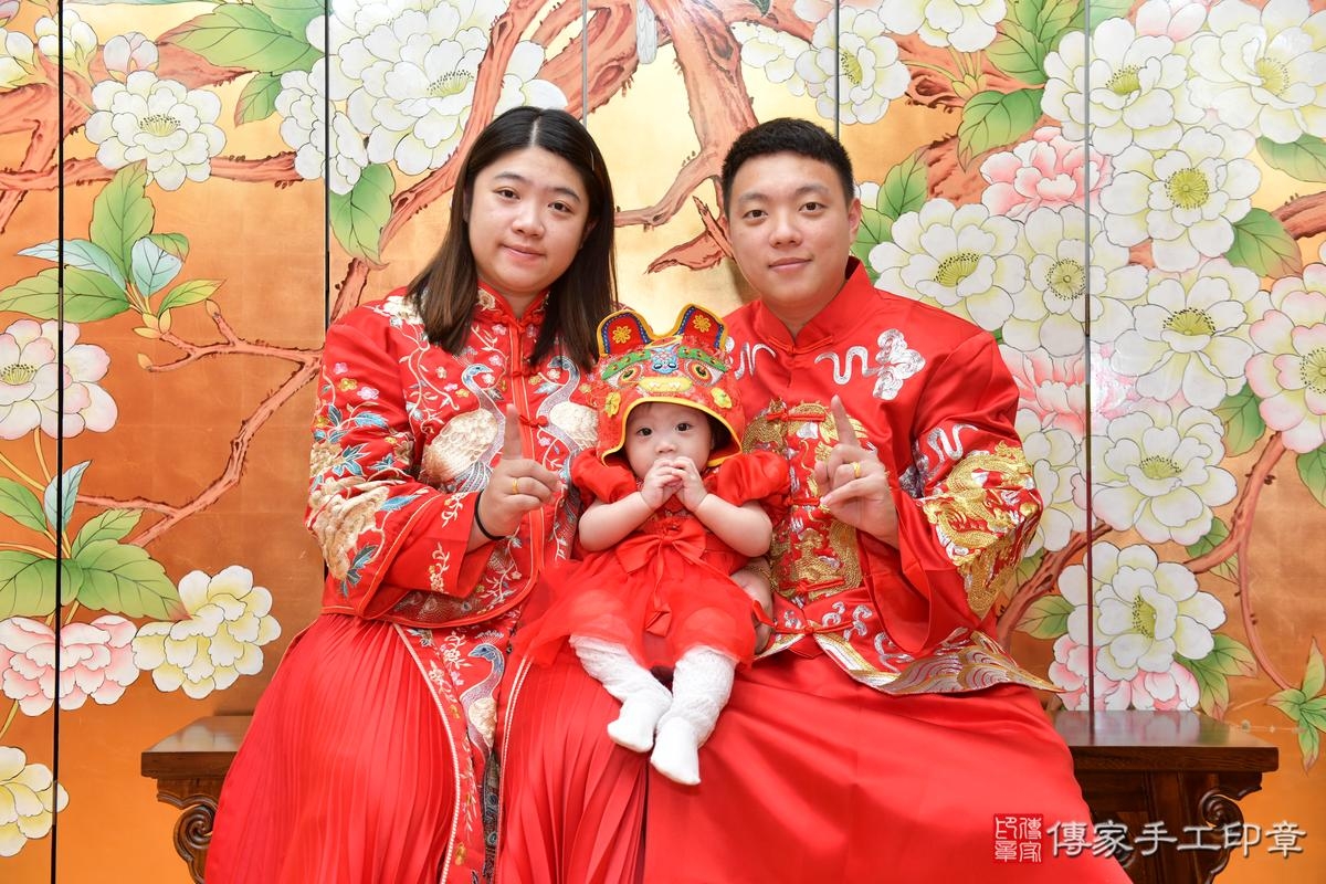 傳家手工印章桃園店、抓周、度晬、中國風會場、抓周道具物品、抓周證書、滿周歲、小語寶寶、桃園市、拍照、生日快樂