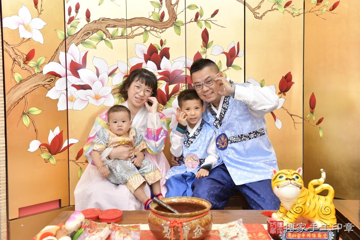 傳家手工印章新竹店、抓周、度晬、中國風會場、抓周道具物品、抓周證書、滿周歲、銓銓寶寶、新竹市、拍照、生日快樂