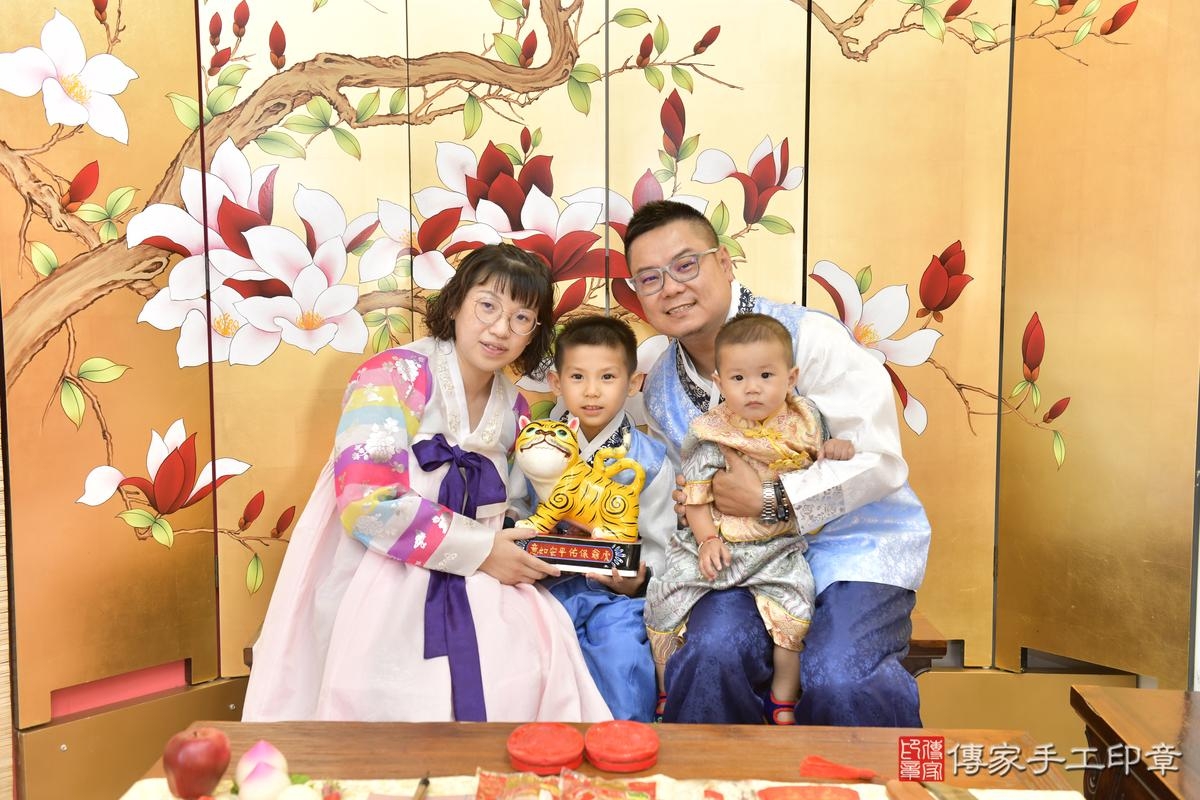 傳家手工印章新竹店、抓周、度晬、中國風會場、抓周道具物品、抓周證書、滿周歲、銓銓寶寶、新竹市、拍照、生日快樂