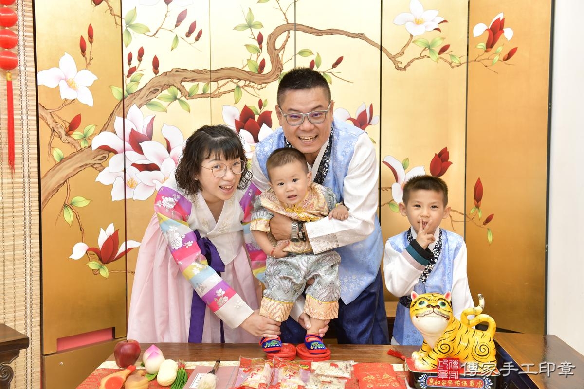 傳家手工印章新竹店、抓周、度晬、中國風會場、抓周道具物品、抓周證書、滿周歲、銓銓寶寶、新竹市、拍照、生日快樂