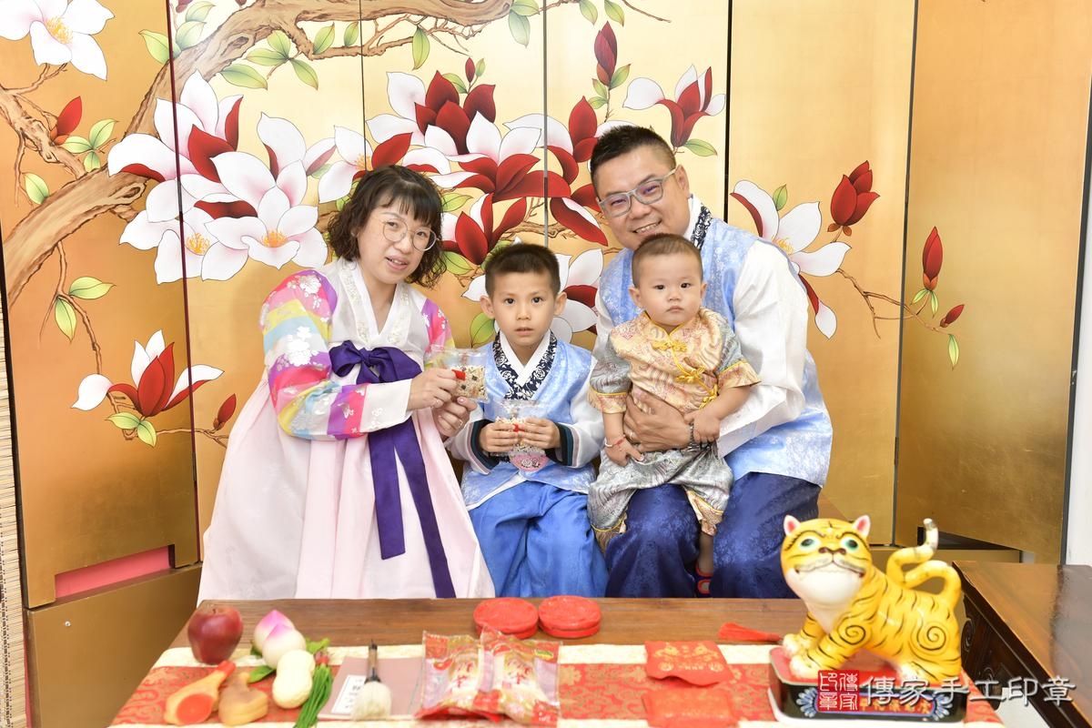 傳家手工印章新竹店、抓周、度晬、中國風會場、抓周道具物品、抓周證書、滿周歲、銓銓寶寶、新竹市、拍照、生日快樂