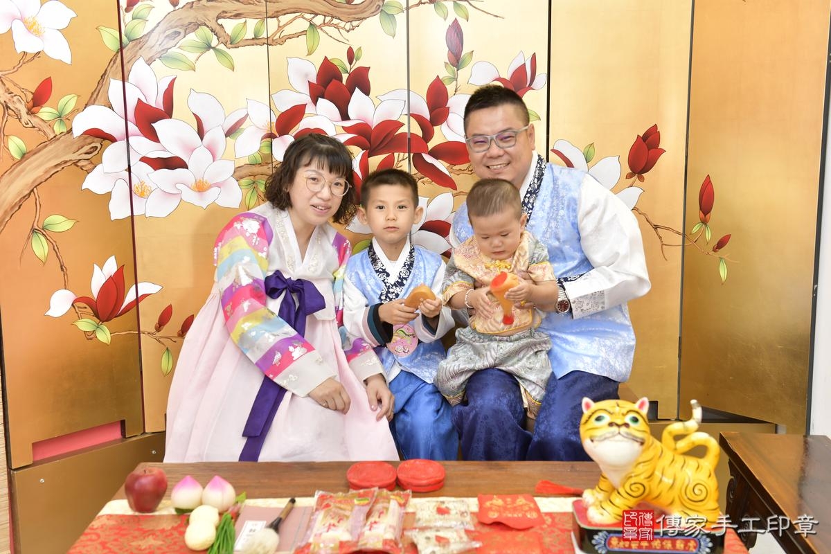 傳家手工印章新竹店、抓周、度晬、中國風會場、抓周道具物品、抓周證書、滿周歲、銓銓寶寶、新竹市、拍照、生日快樂