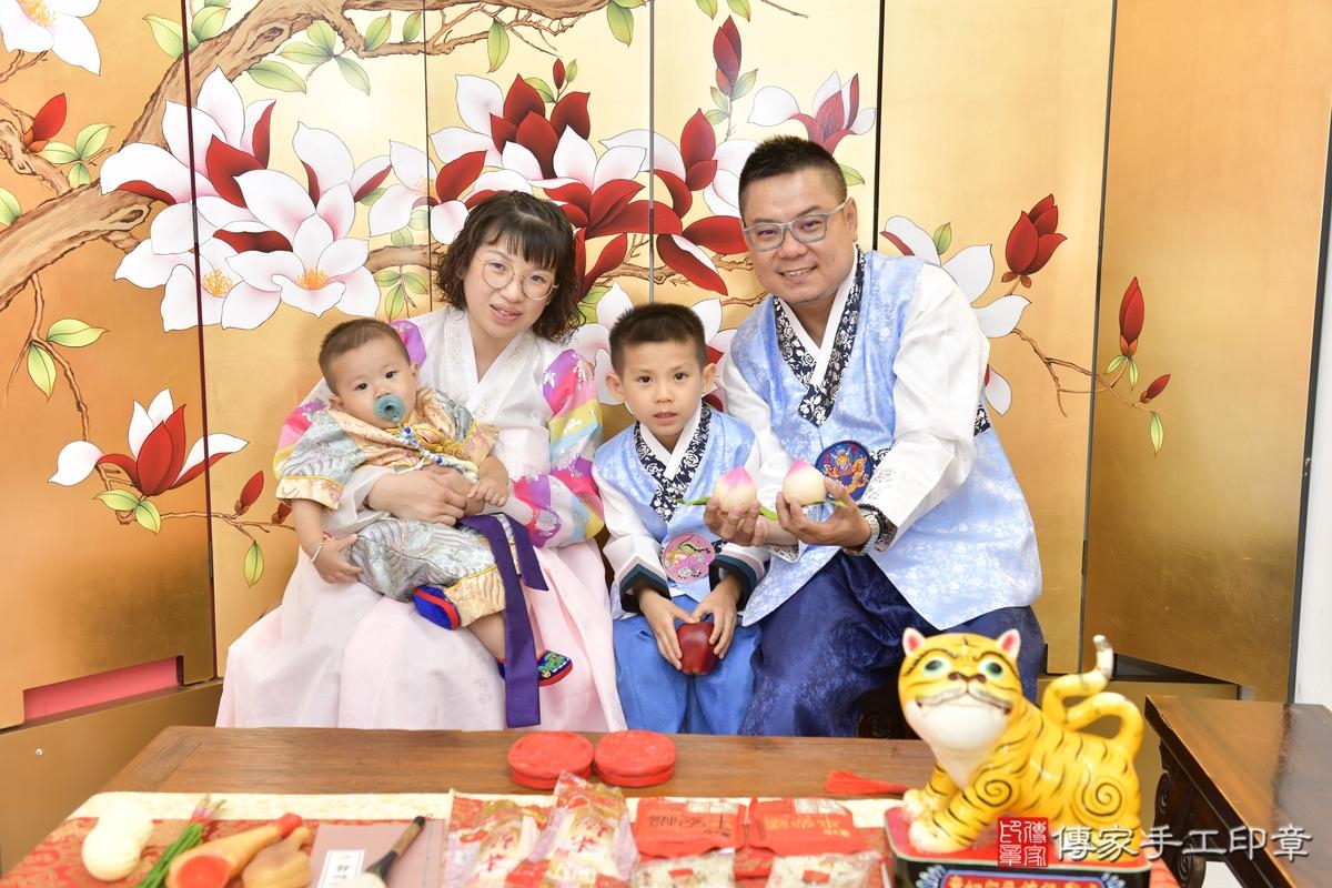 傳家手工印章新竹店、抓周、度晬、中國風會場、抓周道具物品、抓周證書、滿周歲、銓銓寶寶、新竹市、拍照、生日快樂
