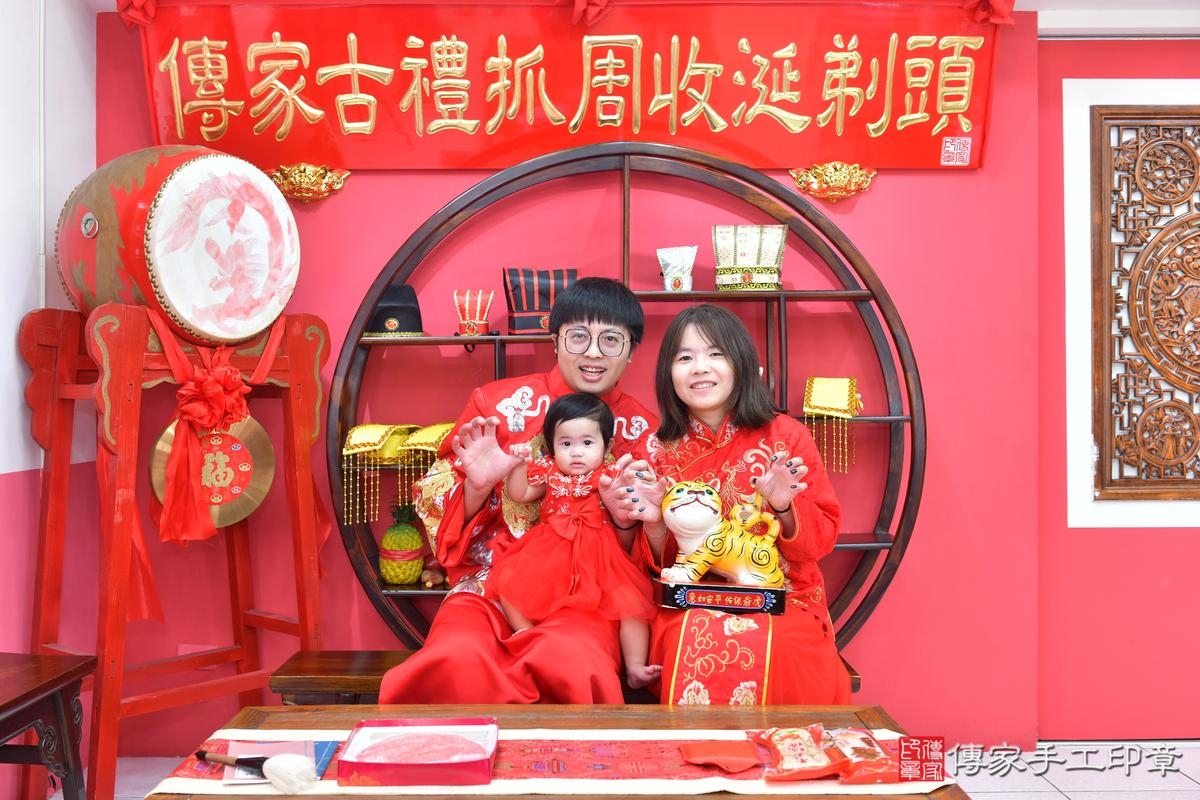 傳家手工印章台中店、美式抓周、抓周道具、未來職業、滿周歲、小希寶寶、台中市、拍照、生日快樂