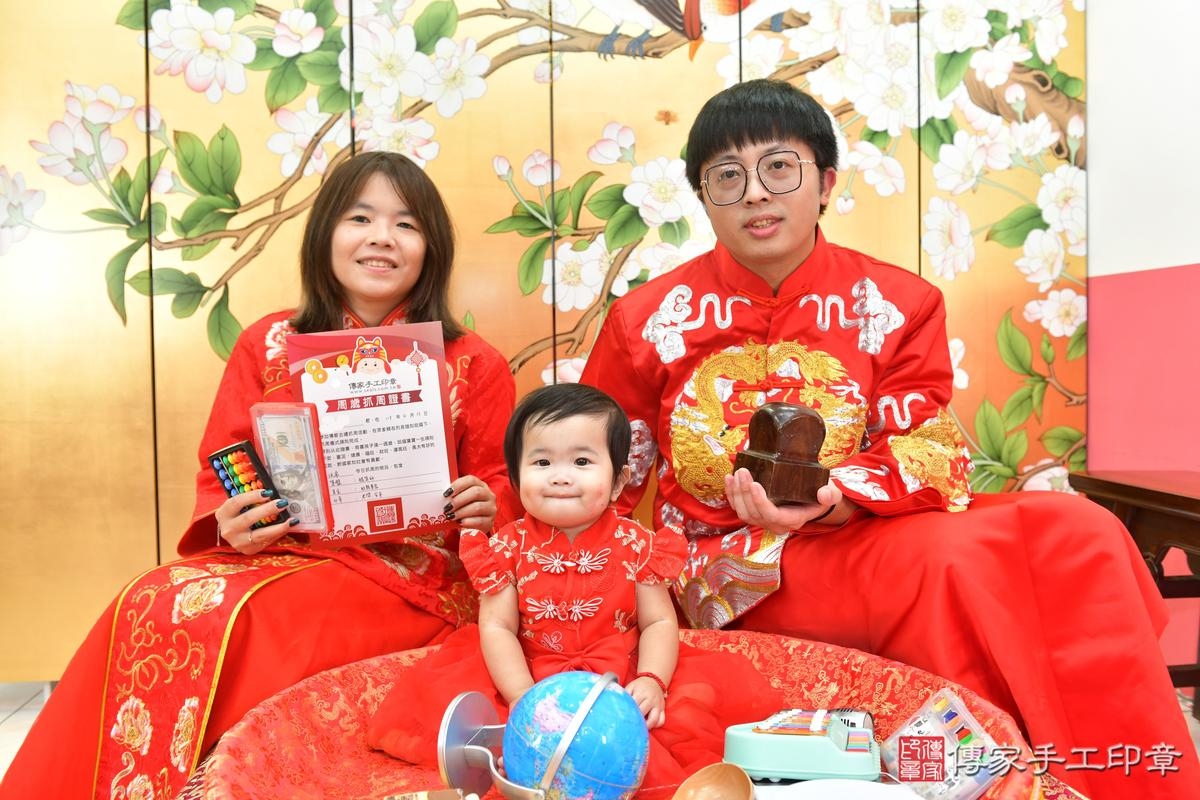 傳家手工印章台中店、美式抓周、抓周道具、未來職業、滿周歲、小希寶寶、台中市、拍照、生日快樂