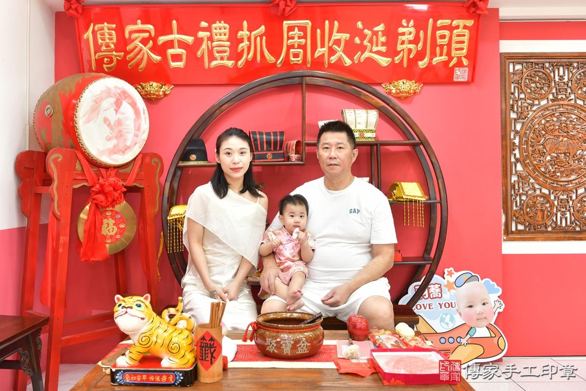 傳家手工印章台中店、美式抓周、抓周道具、未來職業、滿周歲、蕎蕎寶寶、台中市、拍照、生日快樂