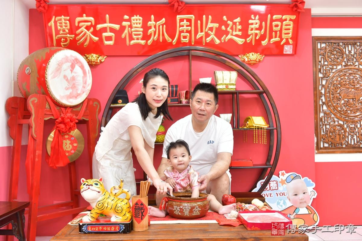 傳家手工印章台中店、美式抓周、抓周道具、未來職業、滿周歲、蕎蕎寶寶、台中市、拍照、生日快樂