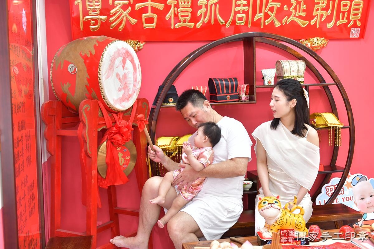 傳家手工印章台中店、美式抓周、抓周道具、未來職業、滿周歲、蕎蕎寶寶、台中市、拍照、生日快樂