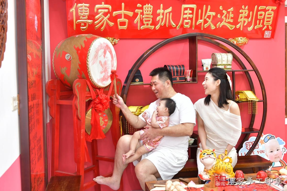 傳家手工印章台中店、美式抓周、抓周道具、未來職業、滿周歲、蕎蕎寶寶、台中市、拍照、生日快樂