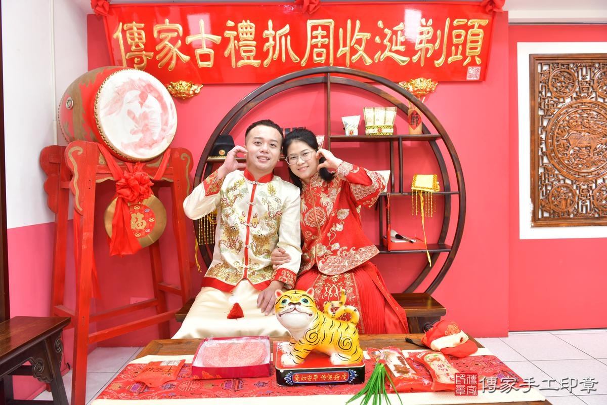 傳家手工印章台中店、抓周、度晬、中國風會場、抓周道具物品、抓周證書、滿周歲、睿睿寶寶、台中市、拍照、生日快樂 傳家手工印章台中店、抓周、度晬、中國風會場、抓周道具物品、抓周證書、滿周歲、睿睿寶寶、台中市、拍照、生日快樂