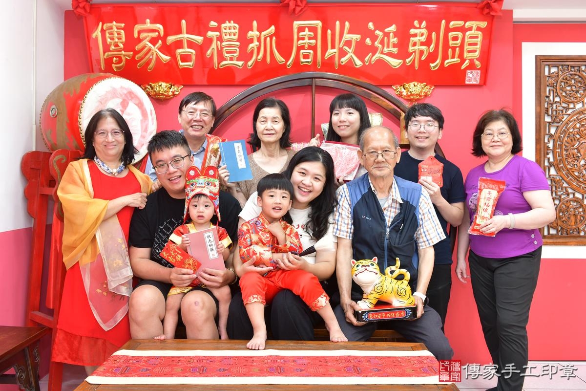 傳家手工印章台中店、抓周、度晬、中國風會場、抓周道具物品、抓周證書、滿周歲、小杰寶寶、台中市、拍照、生日快樂 傳家手工印章台中店、抓周、度晬、中國風會場、抓周道具物品、抓周證書、滿周歲、小杰寶寶、台中市、拍照、生日快樂