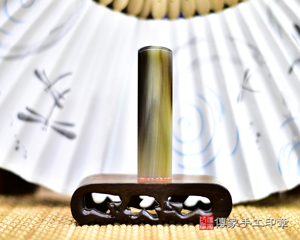 溫潤 光澤內斂 獨一無二琥珀紋路的赤牛角印鑑章 傳家手工印章桃園店115.7.16 溫潤 光澤內斂 獨一無二琥珀紋路的赤牛角印鑑章 傳家手工印章桃園店115.7.16