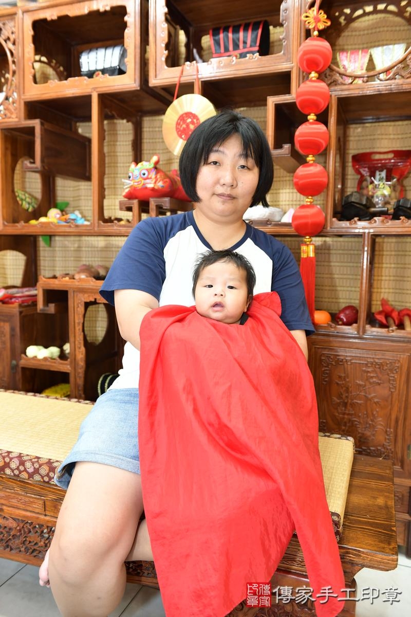傳家手工印章高雄店、剃頭、滿月、剃胎毛、剃頭十禮、鈞鈞寶寶、高雄市、拍照、生日快樂