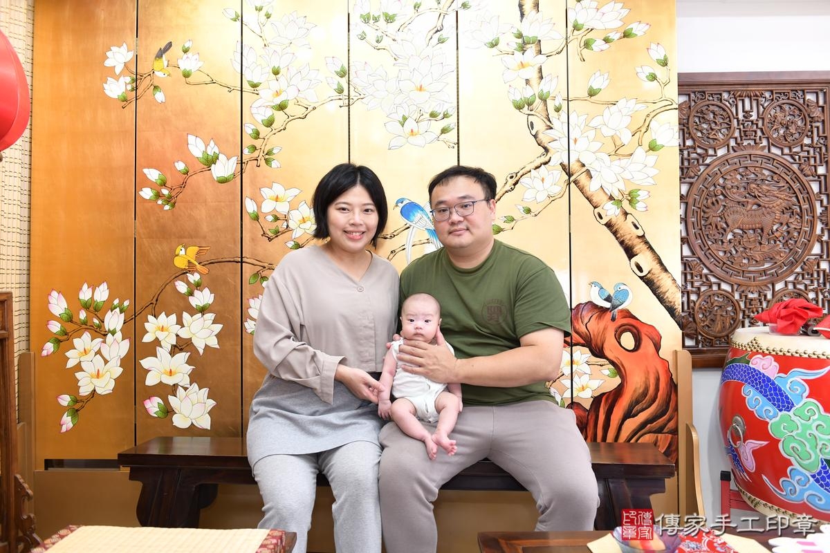 傳家手工印章高雄店、剃頭、滿月、剃胎毛、剃頭十禮、小依寶寶、高雄市、拍照、生日快樂