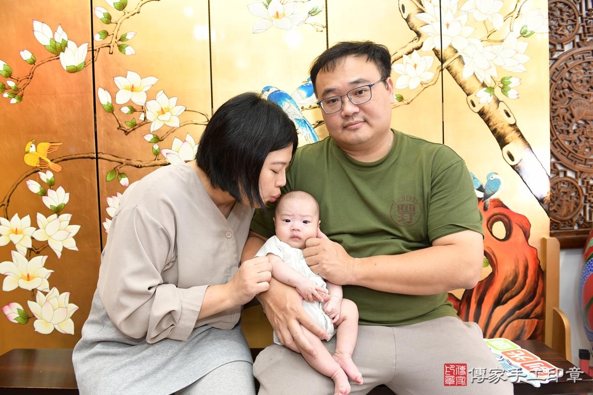 傳家手工印章高雄店、剃頭、滿月、剃胎毛、剃頭十禮、小依寶寶、高雄市、拍照、生日快樂