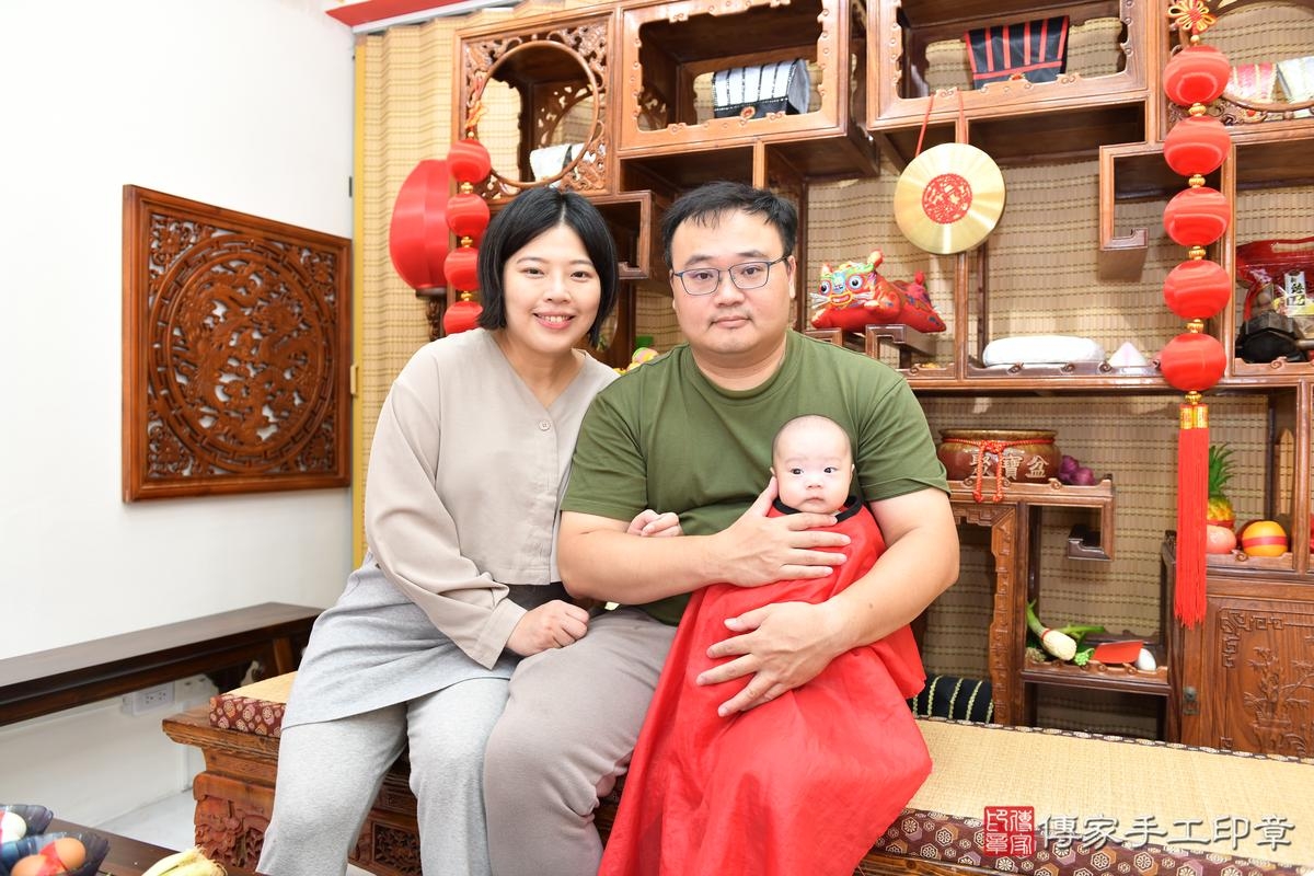 傳家手工印章高雄店、剃頭、滿月、剃胎毛、剃頭十禮、小依寶寶、高雄市、拍照、生日快樂