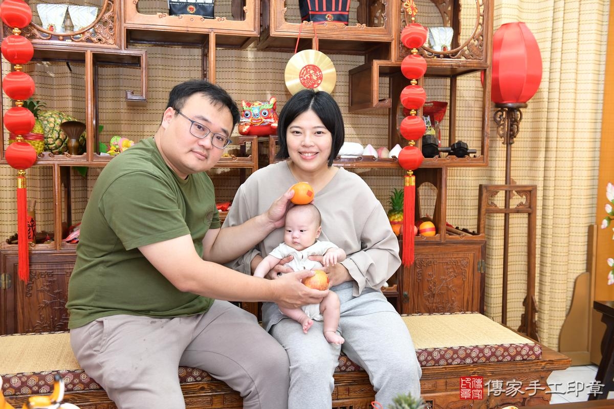 傳家手工印章高雄店、剃頭、滿月、剃胎毛、剃頭十禮、小依寶寶、高雄市、拍照、生日快樂