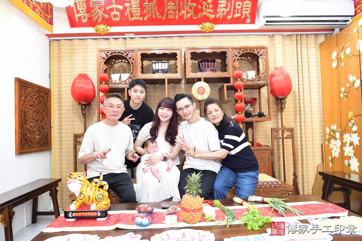 傳家手工印章高雄店、剃頭、滿月、剃胎毛、剃頭十禮、浚浚寶寶、高雄市、拍照、生日快樂