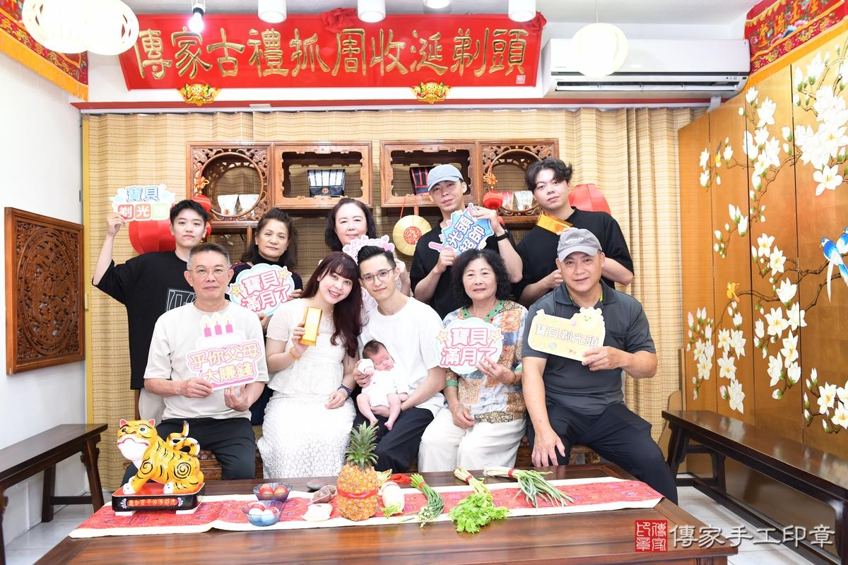 傳家手工印章高雄店、剃頭、滿月、剃胎毛、剃頭十禮、浚浚寶寶、高雄市、拍照、生日快樂