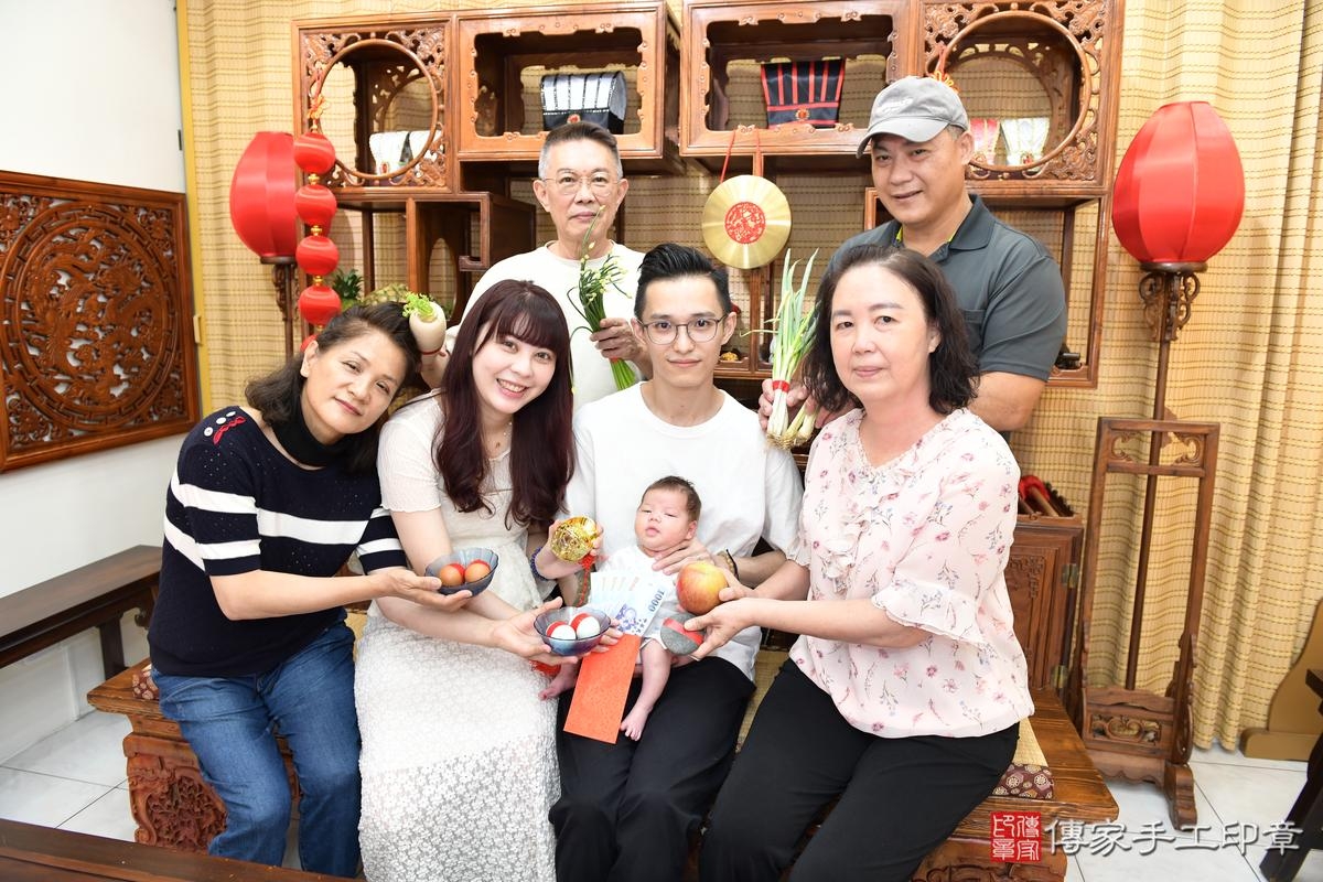 傳家手工印章高雄店、剃頭、滿月、剃胎毛、剃頭十禮、浚浚寶寶、高雄市、拍照、生日快樂