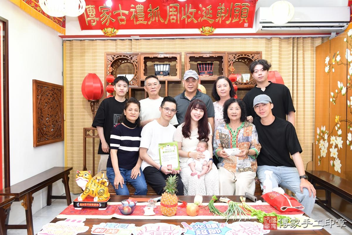 傳家手工印章高雄店、剃頭、滿月、剃胎毛、剃頭十禮、浚浚寶寶、高雄市、拍照、生日快樂